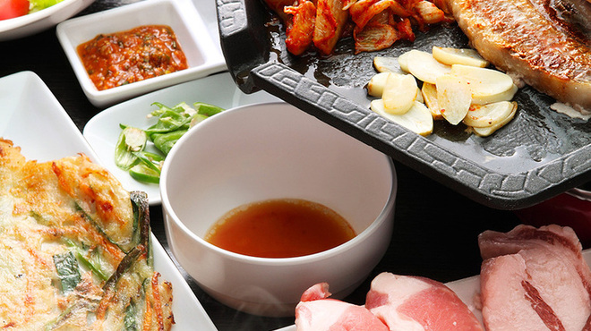 明洞純豆腐 - 料理写真:サムギョプサル食べ放題コース　　　　　　\2760（税別）