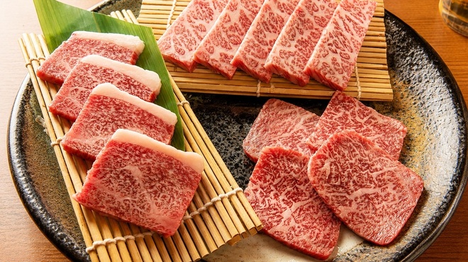 京もつ鍋ホルモン焼肉朱々 - メイン写真: