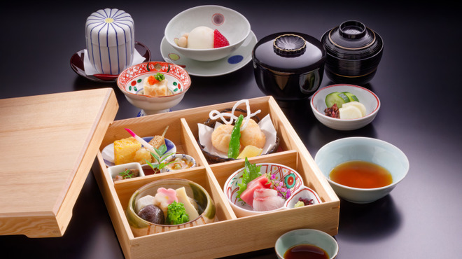 ガーデンレストラン 人形町 今半 - 料理写真:松花堂弁当