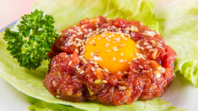 桜なべ 中江 - 料理写真:岡本太郎画伯考案『タロタロユッケ』