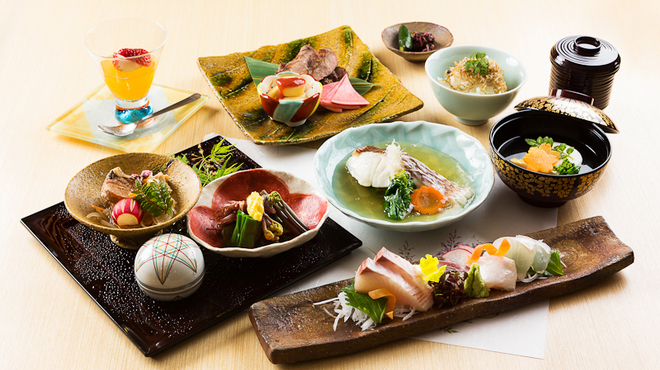 美膳おち - 料理写真:美しい彩りと内容にこだわったコース料理【美膳】5000円（税抜）です。