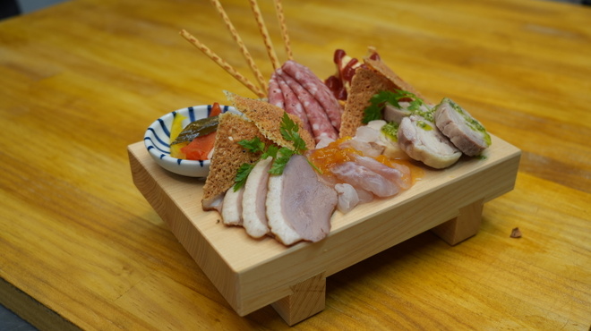 大衆イタリアンかね子 - 料理写真:名物　ゲタ盛り