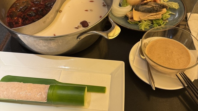 重慶飯店 名古屋店 - 料理写真:火鍋コース2