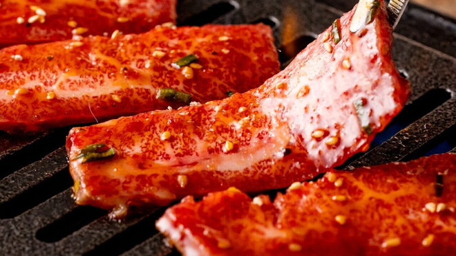黒毛和牛ホルモン大衆焼肉しんすけ - メイン写真: