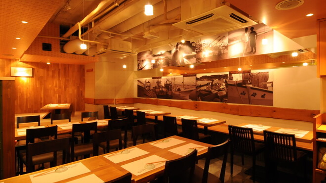 銀座船形 - 内観写真:少人数のお食事からご宴会まで、幅広くご利用いただけます