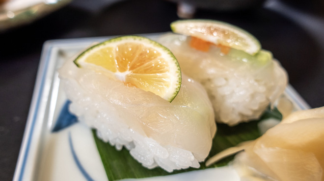 博多 今池本店 - 料理写真:天然とらふぐにぎり