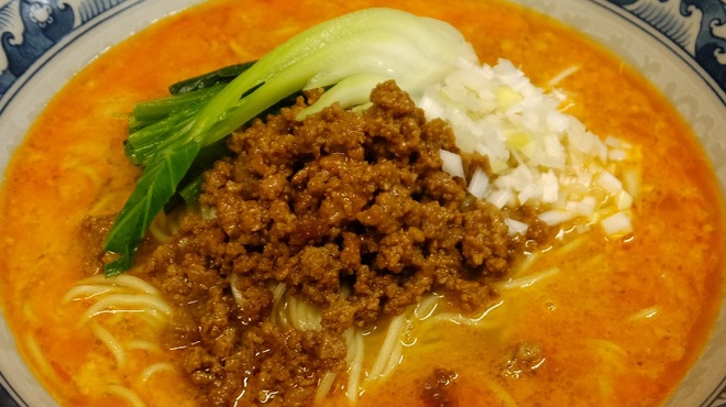 新新園 - 料理写真:こだわりの担々麵も注目メニュー