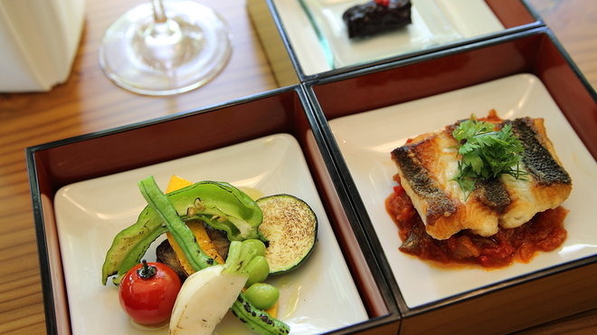 航 北鎌倉 - 料理写真:コースのお魚料理　三崎鮮魚　スズキのポワレ　ラタトゥイユソース