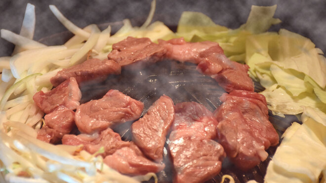 Hitsujiya Jingisukan - 料理写真:★驚くほど柔らか〜いお肉を秘伝のタレにつけて召し上がり下さい♪