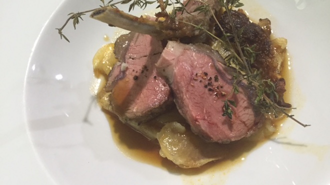 レストラン ペルージュ - 料理写真:オーストラリア産　仔羊背肉のロースト　タップナード風味　ジャガイモのブーランジェール風