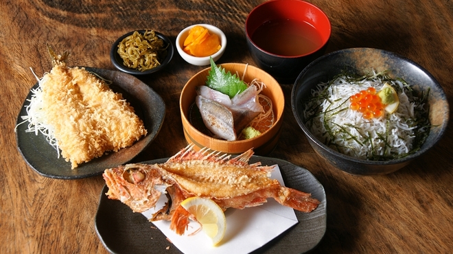みなと 食堂 漁港 福浦