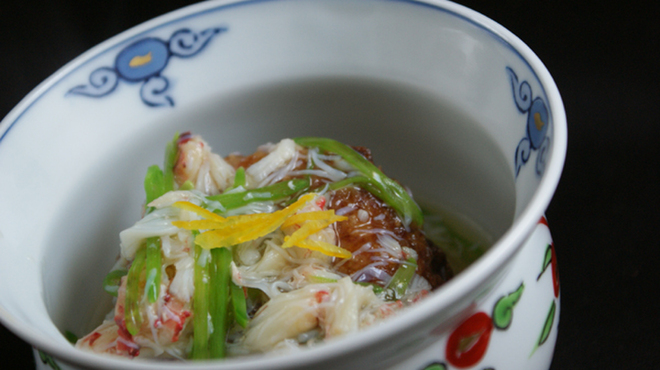 すすきの浪花亭 - 料理写真:1日1品作る側も楽しんで作ってます。「里芋饅頭毛がに餡」