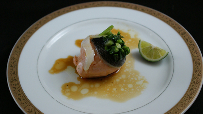すすきの浪花亭 - 料理写真:「時鮭のソテーしょうがのソース」時鮭をあずき菜に巻いています。これも浪花亭の創作料理です。