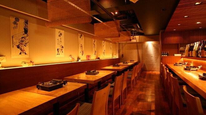 博多もつ鍋 山笠 - 内観写真:落ち着ける、雰囲気ある店内。
