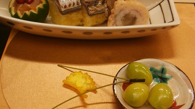 露庵 菊乃井 - 料理写真:八寸（鱧、秋刀魚の鮨・サフランライス、茶巾、銀杏など）