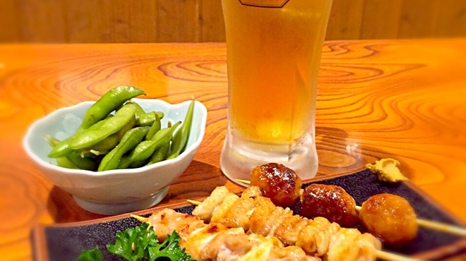 Nomikuidokoro Fukuwarai - 料理写真:乾杯セット（￥980/税抜）オススメです。まずはビール、サワー、ハイボールからお好きな一杯。メインは焼き鳥or日替わりのお刺身から選べます。さらにお新香、枝豆、塩辛から一品。
                    他にもリーズナブルで美味しいおつまみを多数ご用意しています。 