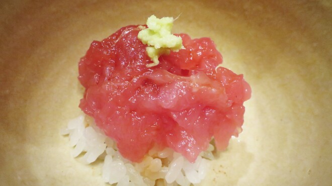 尾崎幸隆 - 料理写真:鳥取県本鮪、脳天と背トロの間のトッサキの小丼
  