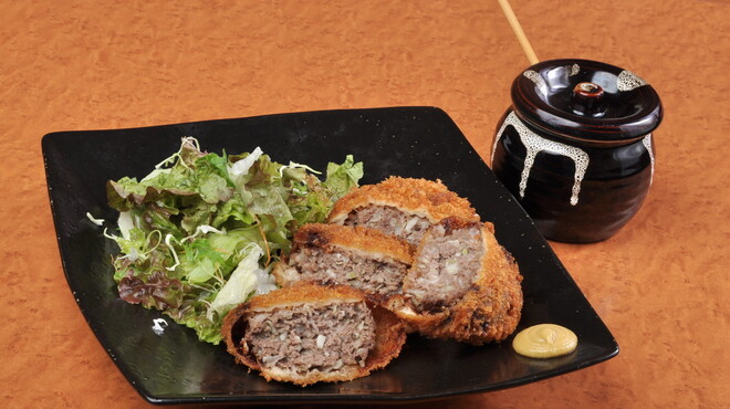 焼酎処さつま - 料理写真:衣サクサク！柔らかくてジューシーな【メンチカツ】もちろん鹿児島産黒豚使用。