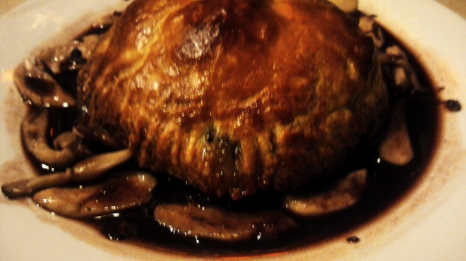 ジェニスガストロ - 料理写真:牛ホホ肉のパイ