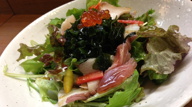 美味千成 - 料理写真:海鮮男のサラダ・７００円