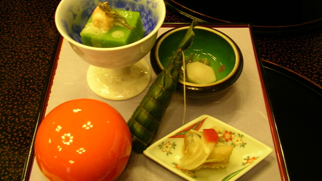 古仙 - 料理写真:新緑寄せ（海老、わらび）胡麻の香り、姫皮の雲丹和え、ちまき、じゅんさいと小芋吸酢、他