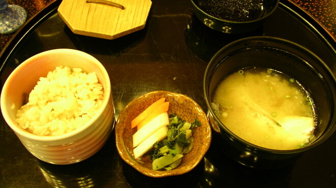 古仙 - 料理写真:かやく飯と鯛の味噌汁♪お腹いっぱいです～。