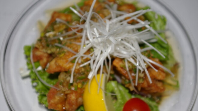 AJITO - 料理写真:油淋鶏（ユーリンチー）　～鶏ももの唐揚げ 香味ダレがけ～　６８０円