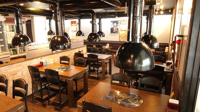 まいうKOREA - 内観写真:広くリニューアルオープンしました。