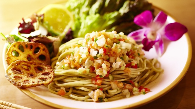 Menya Fururu - 料理写真:Hawaiian冷製ロミロミサーモンのバジルSOBA