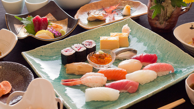 鮨一輝 東京丸の内店 スシイッキ 東京 寿司 ネット予約可 食べログ