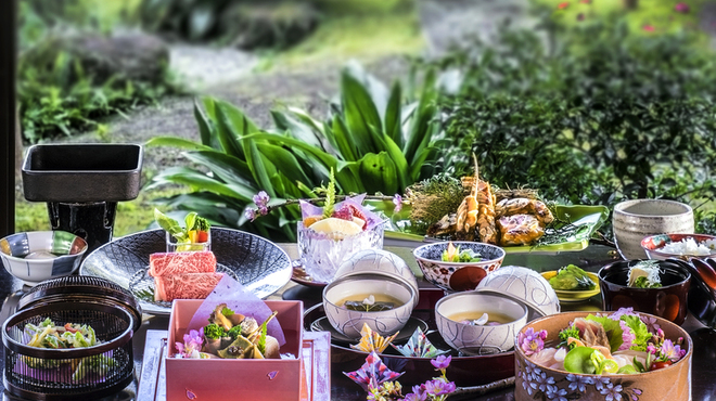 わらしべ - 料理写真:春懐石[弥生]雲丹焼、綾豚十穀しゃぶしゃぶ
