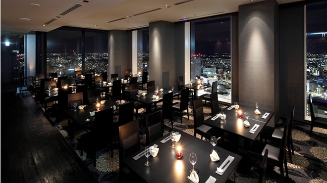 一舞庵 - 内観写真:37階の煌びやかな夜景の和食ダイニング