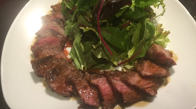 炭焼きイタリアン Orso - 料理写真:牛肉の炭焼き バルサミコソース