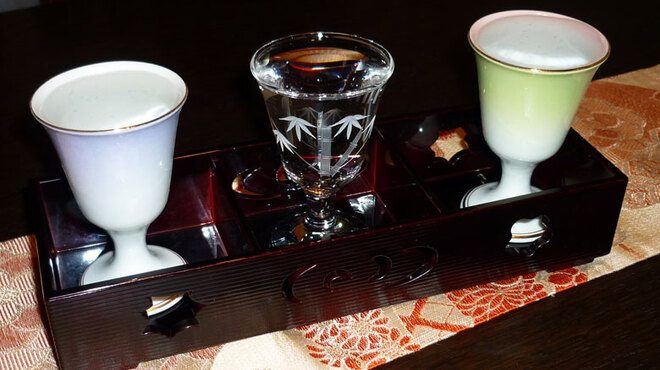 鮨 とびこめ - ドリンク写真:指定のお好きな日本酒３種盛 