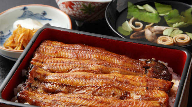丸文 - 料理写真:鰻重　上　大1匹 （美人菜お浸し、お新香、肝吸）