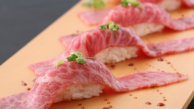 江戸前焼肉 岡本 - 料理写真:牛炙り大トロ握り1貫からどうぞ