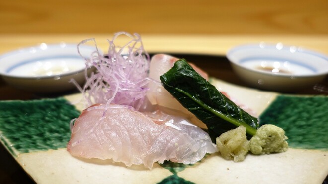 米倉 - 料理写真:九州、石鯛、ヒラスズキ
      　煎り酒、醤油
      