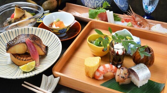 御料理 汐路 らん - 料理写真:おまかせ会席[8,000円](一例)