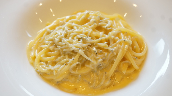 クラリタ ダ マリッティマ - 料理写真:江の島産　しらすのスパゲッティ　カルボナーラ