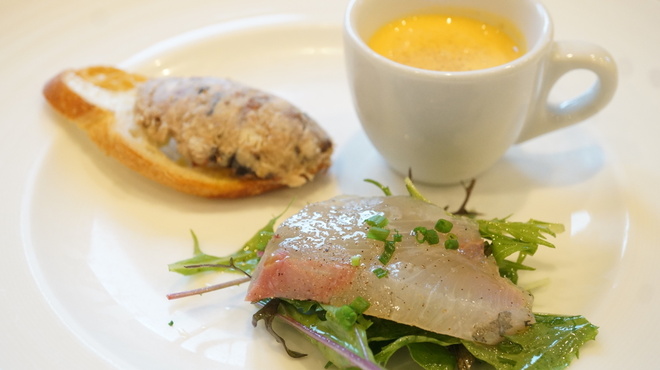 クラリタ ダ マリッティマ - 料理写真:三崎産 庄子のカルパッチョ、北海道産 サンマのクロスティーニ
  藤沢産 かぼちゃの冷たいスープ
  
