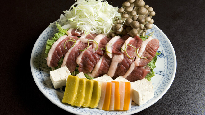 神楽坂 割烹 加賀 個室と会席接待の宴会処 - 料理写真:合鴨と京菜のハリハリ鍋は上品なだしで食べる絶品鍋です