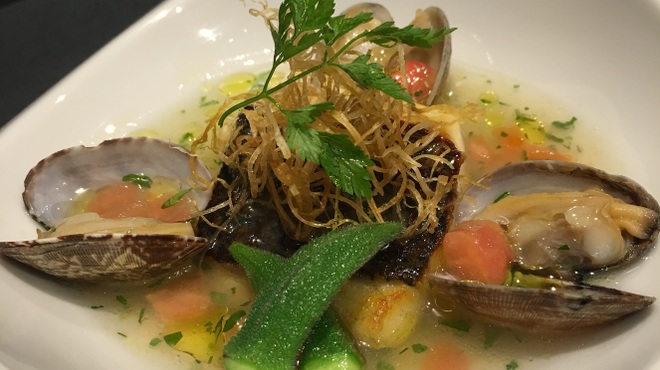 リストランテブレッツアディマーレ - 料理写真:本日の鮮魚、アサリのス-プ仕立てで