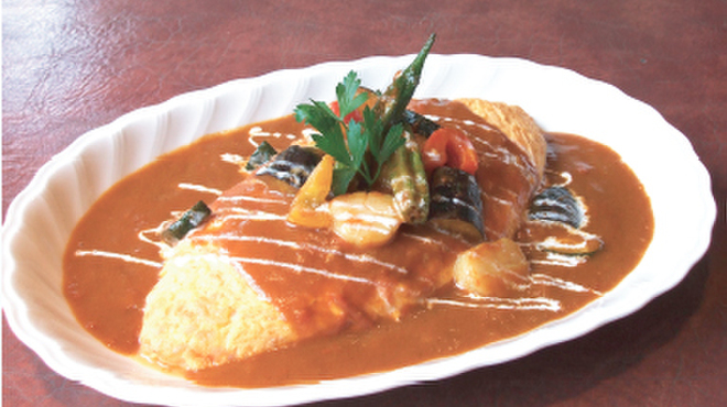 ティファニィ - 料理写真:2016夏期限定「元祖オムライス　 ホタテ貝柱と夏野菜のトマトカレーソース」