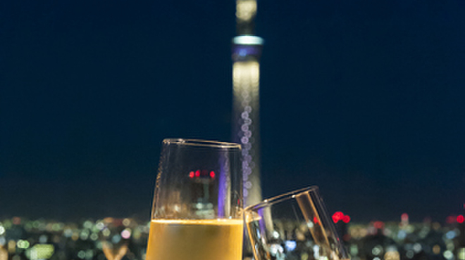 THE DINING シノワ唐紅花＆鉄板フレンチ蒔絵 - ドリンク写真:夜景もお楽しみいただけます。