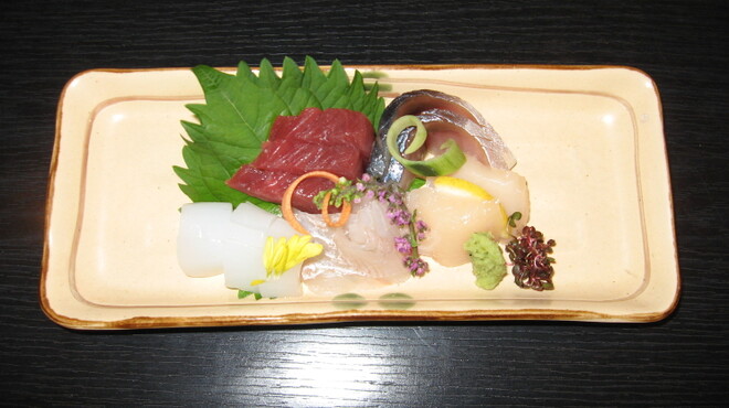 旬菜 天ぷら 有馬 - 料理写真:刺身盛り合わせ