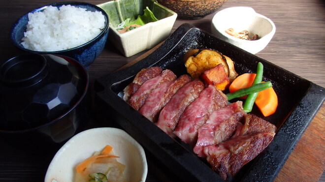 飛騨牛焼肉・韓国料理 丸明 - 料理写真:サーロインステーキ御膳