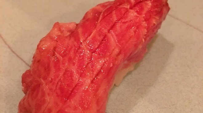 鮨 一久 - 料理写真:数枚削ぎ切りにして重ねてある