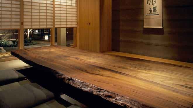 よし邑 - 内観写真:２５００年前の神代欅を備え、凛とした個室