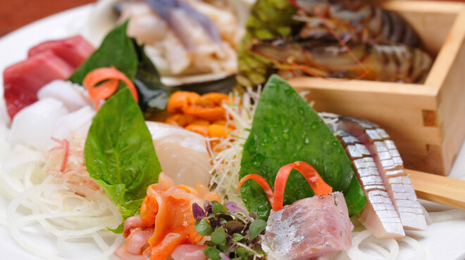 やまと 楽 - 料理写真:特選刺身盛り合わせ（２～４人前）　3800円　