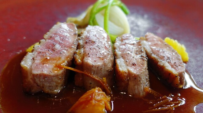 コムシコムサ - 料理写真:鴨胸肉のロースト　オレンジ風味のソース